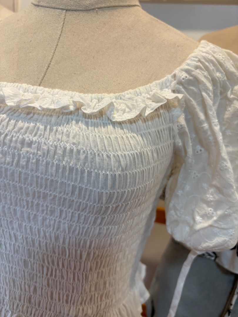 Shnukummanila White Cropped Ribbed Top (Category: Blouses) located in Manila. Submitted by justlois (Listing ID 1435148134, Image 3). Description: Never been used. Bought during the pandemic but too small.