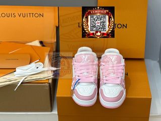 (Category: ) located in . Submitted by shoes.locker (Listing ID 1435000290, Image 1). Description: .