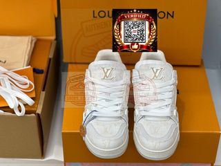 (Category: ) located in . Submitted by shoes.locker (Listing ID 1435000575, Image 1). Description: .