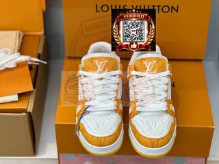 (Category: ) located in . Submitted by shoes.locker (Listing ID 1435000957, Image 1). Description: .