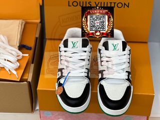 (Category: ) located in . Submitted by shoes.locker (Listing ID 1435003900, Image 1). Description: .