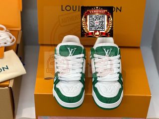(Category: ) located in . Submitted by shoes.locker (Listing ID 1435005416, Image 1). Description: .