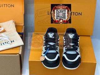 (Category: ) located in . Submitted by shoes.locker (Listing ID 1435006514, Image 1). Description: .