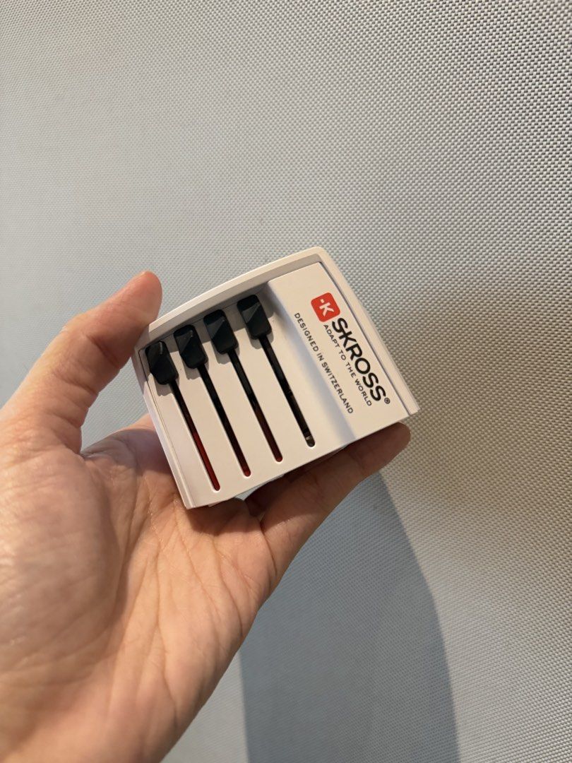 SKROSS World Travel Adapter with USB Ports