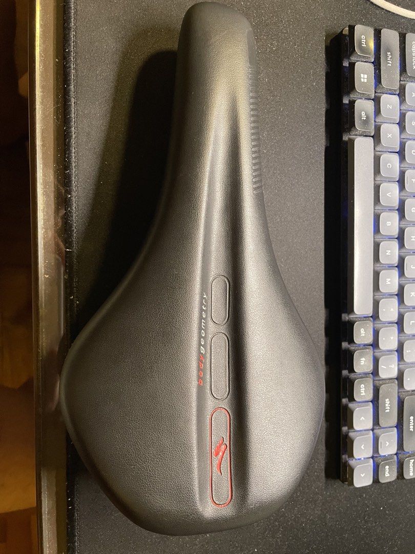 Specialized Targa Body Geometry Saddle (Category: Parts & Accessories) located in Singapore. Submitted by tai-zi (Listing ID 1435127047, Image 1). Description: Lightly used Small crack on back plastic as shown in pic 4, does not affect use.