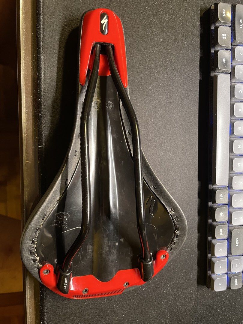Specialized Targa Body Geometry Saddle (Category: Parts & Accessories) located in Singapore. Submitted by tai-zi (Listing ID 1435127047, Image 2). Description: Lightly used Small crack on back plastic as shown in pic 4, does not affect use.