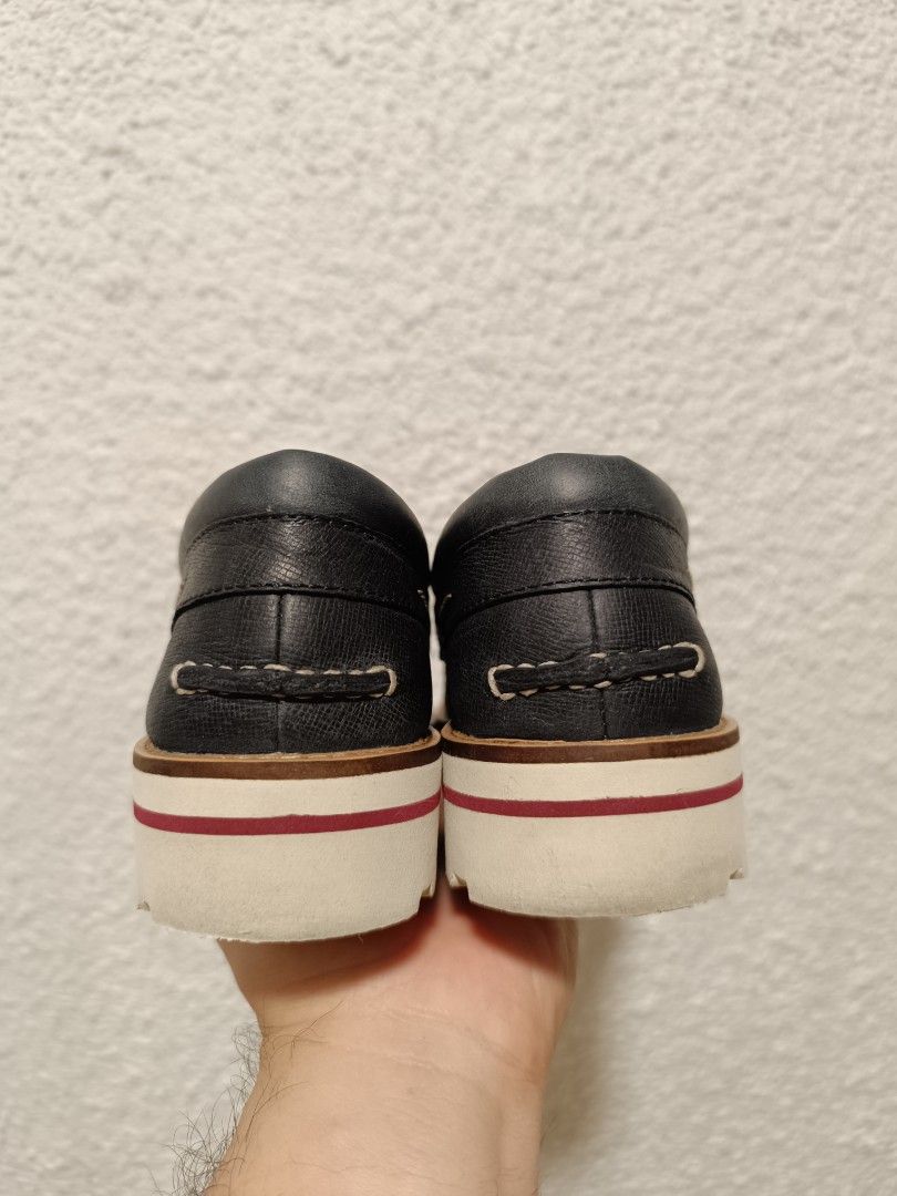 Sperry Boat Shoes - Navy Blue (Category: Loafers) located in Iloilo. Submitted by minemo216 (Listing ID 1435165853, Image 2). Description: - Sperry boat shoes in navy blue - US size 7, UK 4, EUR 37 - Made in Vietnam - White sole with brown trim and red accent - Brown leather laces and white stitching.