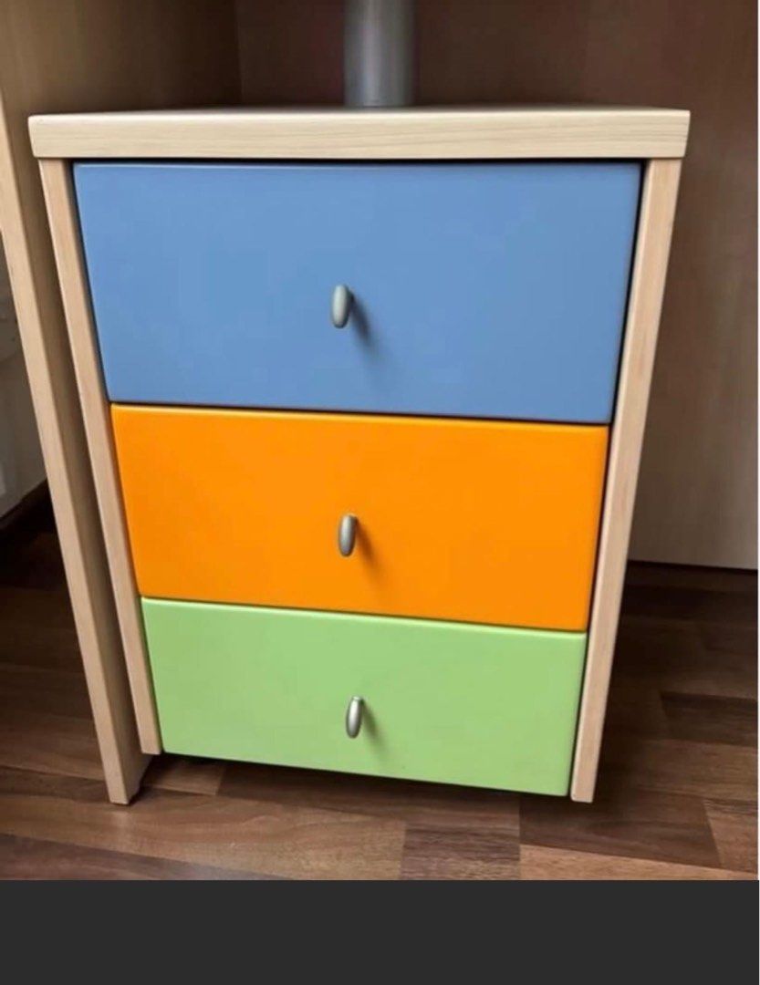 Study table (Expandable) (Category: Tables & Sets) located in Singapore. Submitted by zampie (Listing ID 1435057522, Image 3). Description: The extendable side table measuring: 50cm (depth) 75.5cm (height) 91cm (width) - Final price, non negotiable as price already adjusted - Self collection at the East side .
