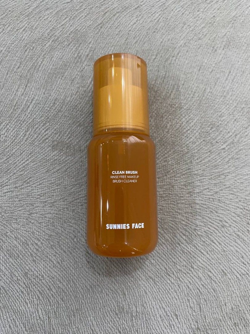 Sunnies Face Clean Brush (Category: Makeup) located in Manila. Submitted by otwentyseven (Listing ID 1435118882, Image 1). Description: - Sunnies Face Rinse-Free Brush Cleaner - Cleans makeup brushes - Convenient pump bottle - Maintains your makeup tools - Easy to use.