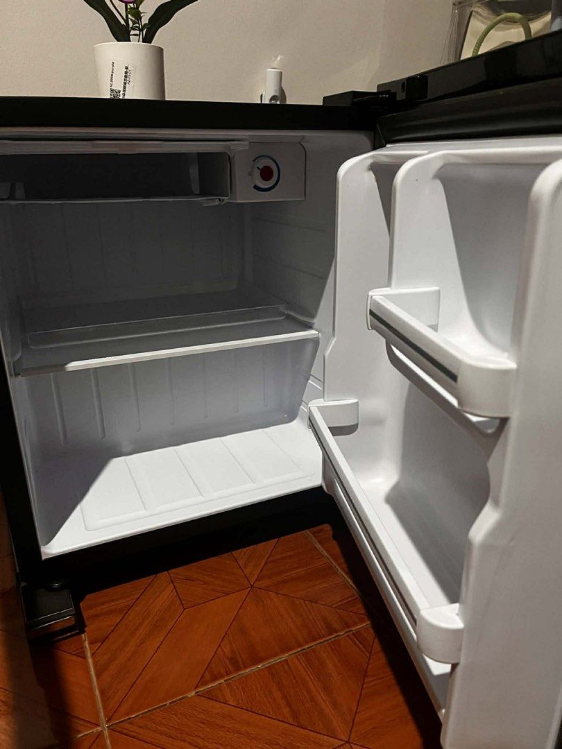 TCL Personal Refrigerator (Category: Refrigerators and Freezers) located in Pasig City. Submitted by jestertanong (Listing ID 1435094855, Image 3). Description: - TCL Personal Refrigerator - Single door design - Clean and like new condition - Nung Feb 22, 2026 lang binili pero two weeks lang nagamit. 📍 Pasig City Php 4,500 (Negotiable pa).