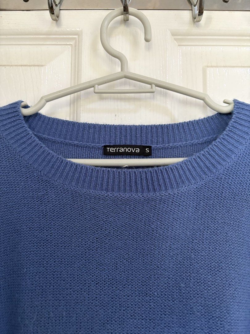 Terranova Blue Sweater - Size S (Category: Coats, Jackets and Outerwear) located in Angeles City. Submitted by classictop (Listing ID 1435068763, Image 2). Description: - Terranova blue sweater - Size: S - Material: Knit fabric - Color: Blue.