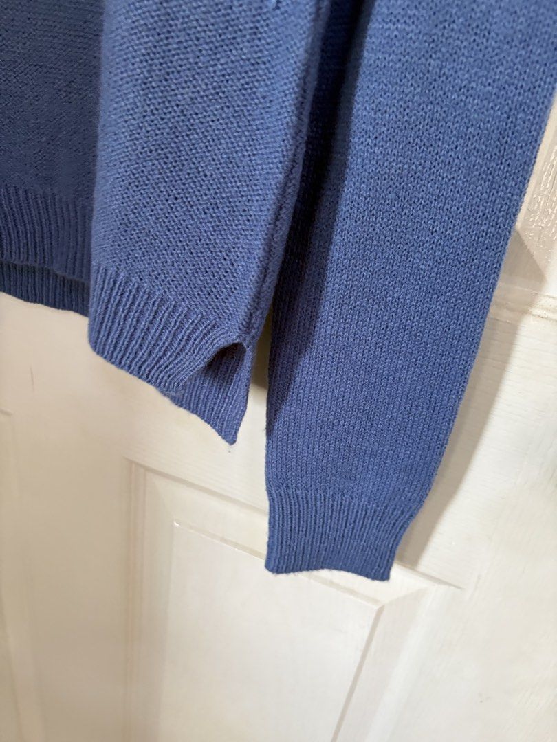 Terranova Blue Sweater - Size S (Category: Coats, Jackets and Outerwear) located in Angeles City. Submitted by classictop (Listing ID 1435068763, Image 3). Description: - Terranova blue sweater - Size: S - Material: Knit fabric - Color: Blue.