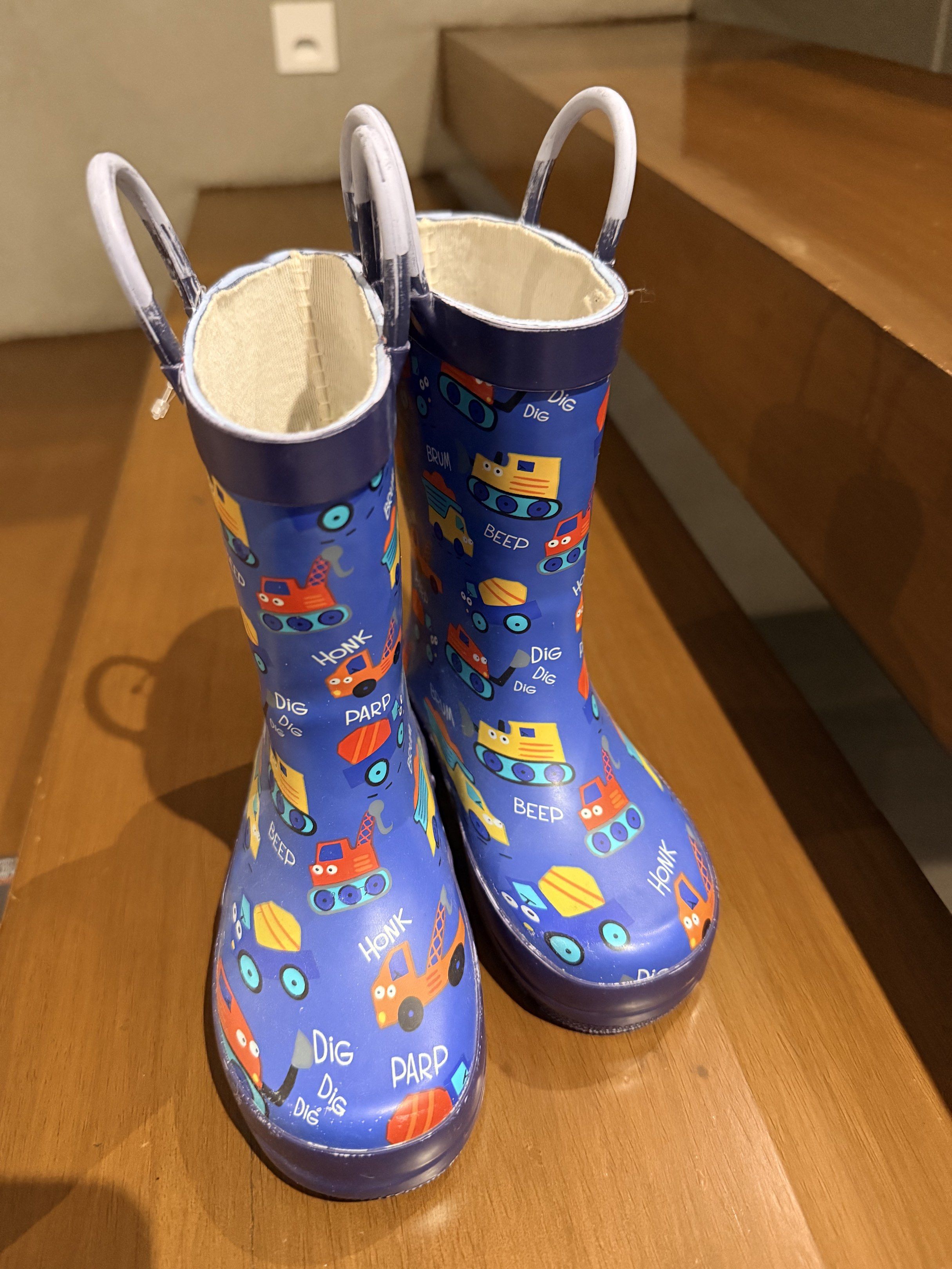 Toddler Rain Boots (Category: Babies & Kids Fashion) located in Quezon City. Submitted by aml2020 (Listing ID 1435116937, Image 1). Description: Toddler Rain Boots Size 24 Used less than 5 times strictly no COD/payment upon pickup pickup location: Muntinlupa/BGC payment via Gcash/BPI QR no return/no exchange.