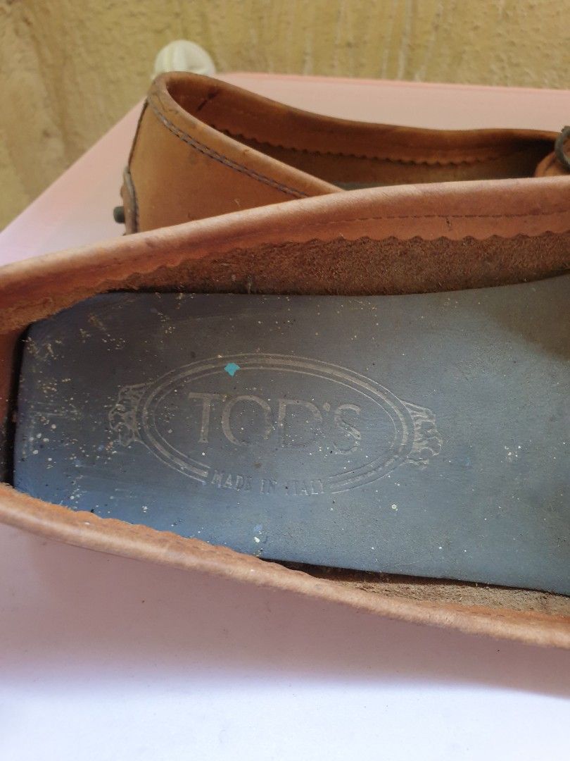 Tod's Leather Driving Shoes (Category: Loafers) located in Las Pinas. Submitted by anggesmart (Listing ID 1435081631, Image 3). Description: Preloved Tods Leather Driving Shoes With signs of usage, needs cleaning No box, shoes only Size EU36 Accepts bpi or gcash.