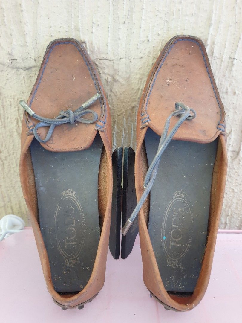 Tod's Leather Driving Shoes (Category: Loafers) located in Las Pinas. Submitted by anggesmart (Listing ID 1435081631, Image 1). Description: Preloved Tods Leather Driving Shoes With signs of usage, needs cleaning No box, shoes only Size EU36 Accepts bpi or gcash.