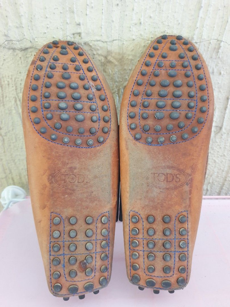 Tod's Leather Driving Shoes (Category: Loafers) located in Las Pinas. Submitted by anggesmart (Listing ID 1435081631, Image 2). Description: Preloved Tods Leather Driving Shoes With signs of usage, needs cleaning No box, shoes only Size EU36 Accepts bpi or gcash.