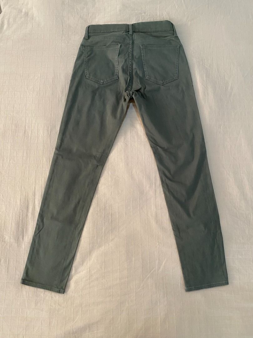 Uniqlo Green Chino Pants (Category: Chinos) located in Muntinlupa City. Submitted by afriz88 (Listing ID 1435070122, Image 2). Description: Uniqlo Slim-fit Chino Pants Color: Green Size: Medium Condition: Good condition, Minor signs of wear Composition: 97% Cotton. 3% Spandex Dimensions: Length - 39 inches Waist - 30 Inches Adjustable Price: PHP 250, slightly negotiable.