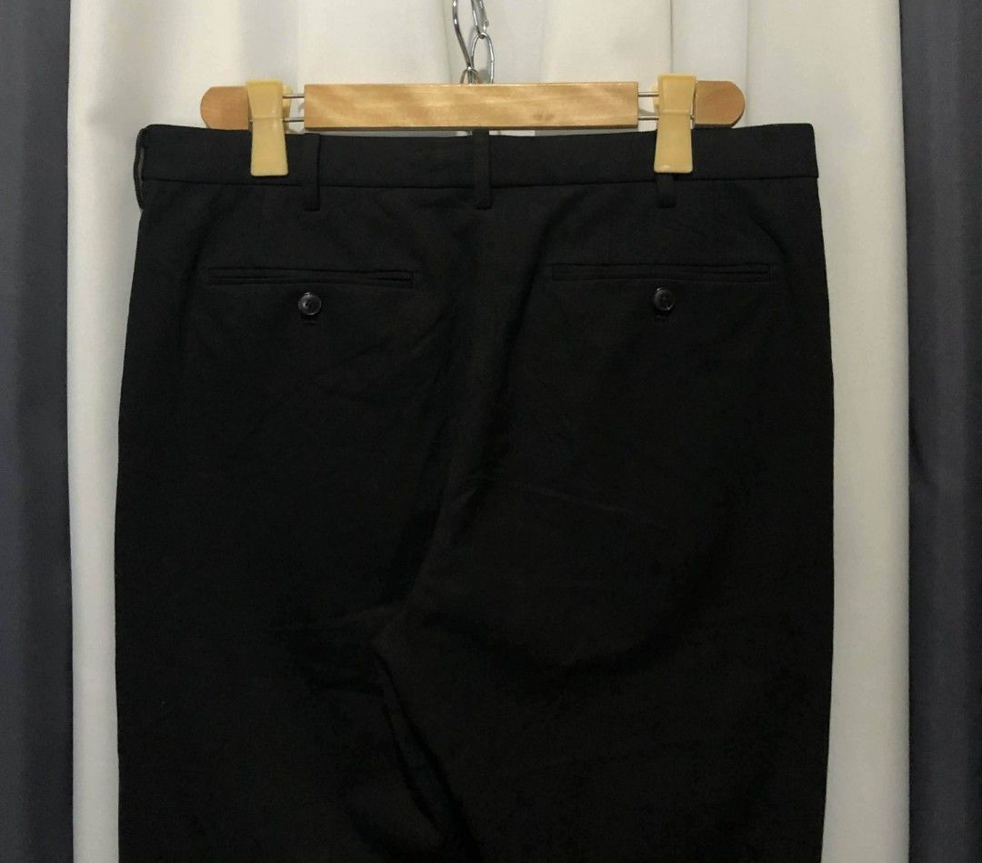 Uniqlo Heattech Smart Pants for Men (Category: Trousers) located in Guinobatan. Submitted by lorocathrifts (Listing ID 1435033322, Image 2). Description: Uniqlo Heattech Smart Pants for Men 𝐒𝐢𝐳𝐞: 85cm on tag 𝐂𝐨𝐥𝐨𝐫: Black 𝐂𝐨𝐧𝐝𝐢𝐭𝐢𝐨𝐧: Good-Excellent ✨🆁🅴🅼🅸🅽🅳🅴🆁🆂✨ ♡ Mine now, pay now ♡ Please manage your expectation coz these are thrifted items. ♡ Color may slightly vary due to lighting. ♡ sf starts @51 +2 pesos for pouch 🛍️