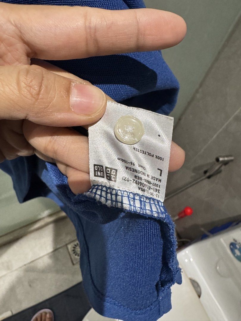 Uniqlo polo shirt (Category: Tshirts & Polo Shirts ) located in Manila. Submitted by sammieglim (Listing ID 1435008984, Image 3). Description: .