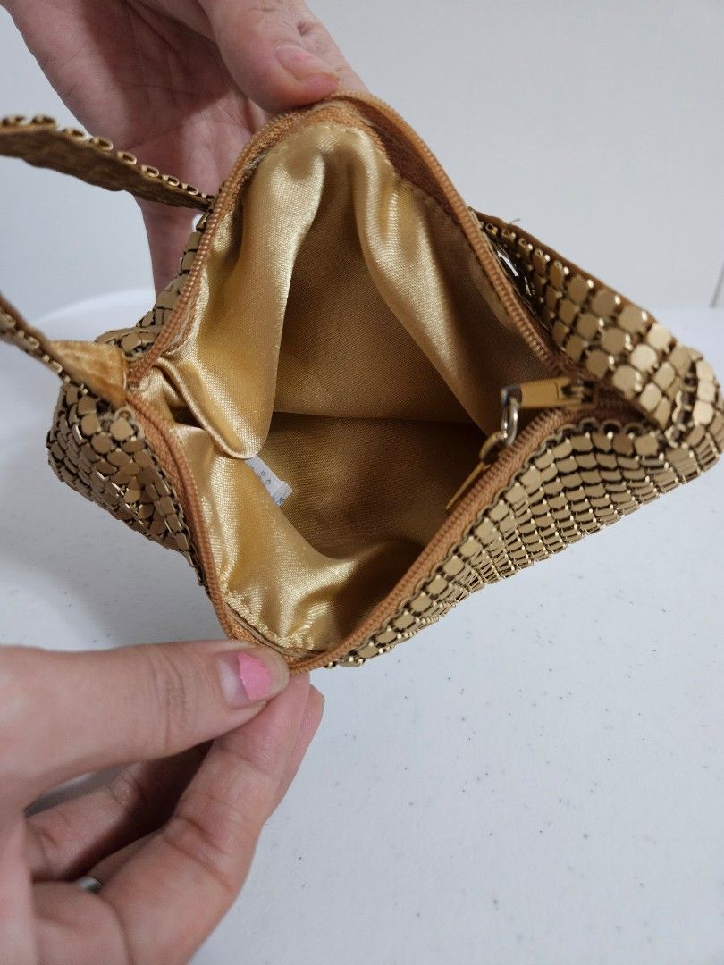 Vintage Gold Mesh Handbag (Category: Luxury Bags & Wallets) located in Caloocan City. Submitted by rm.diaz (Listing ID 1435088283, Image 2). Description: - Vintage gold mesh handbag - Gold satin interior - Small handle - Zipper closure - Stylish accessory.