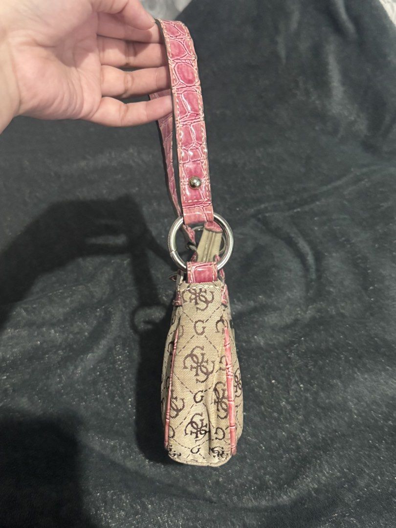 Y2K Vintage Guess Bag (Category: Luxury Bags & Wallets) located in Talisay, Batangas. Submitted by pret.sells (Listing ID 1435128670, Image 3). Description: -the bag has a zip closure and fixed strap -everyday bag for pink girlies 🩷 -see last photo for stain, not really visible .