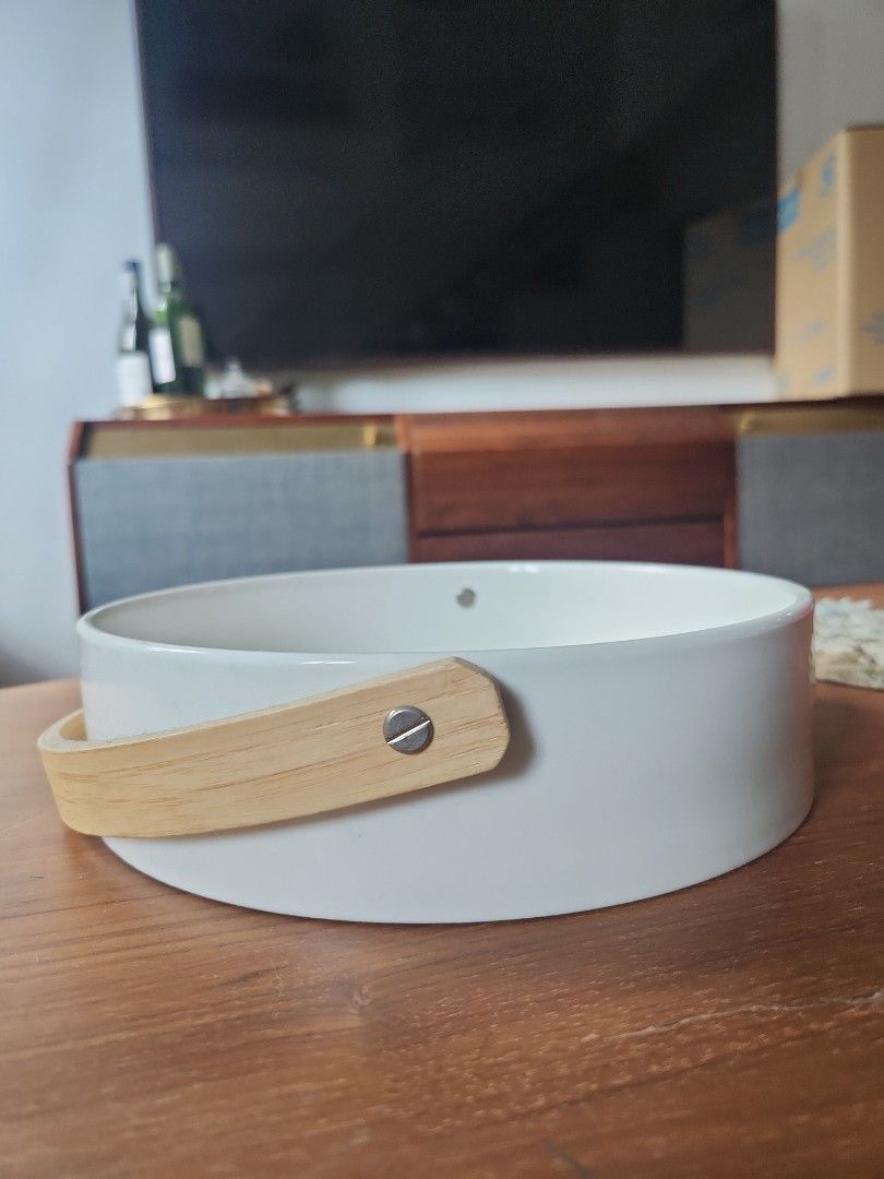 White Ceramic Bowl with Wooden Handle440041534548224001