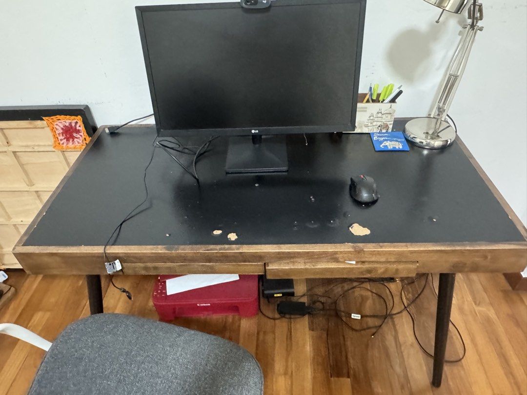 Working Table (Category: Tables & Sets) located in Singapore. Submitted by ankurbha (Listing ID 1435102860, Image 2). Description: Smart table. Minor issue on top to be repaired at own expense.