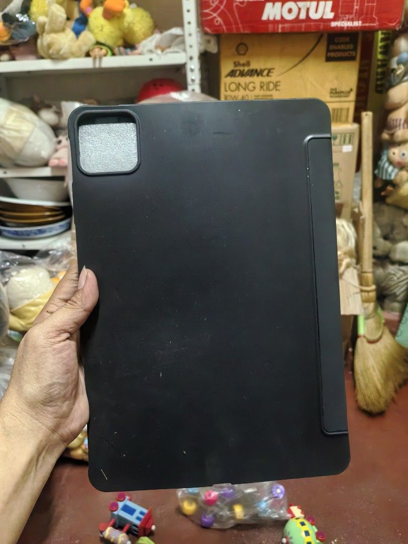 Xiaomi Pad 6 or Redmi Pad SE. (Category: Cases & Sleeves) located in Paranaque City. Submitted by furugiyafinds (Listing ID 1435149851, Image 1). Description: HK Box item As is item smart folio case compatible protective case designed for a tablet..