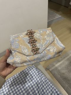 (Category: ) located in . Submitted by thehwardrobe (Listing ID 1435135125, Image 1). Description: .