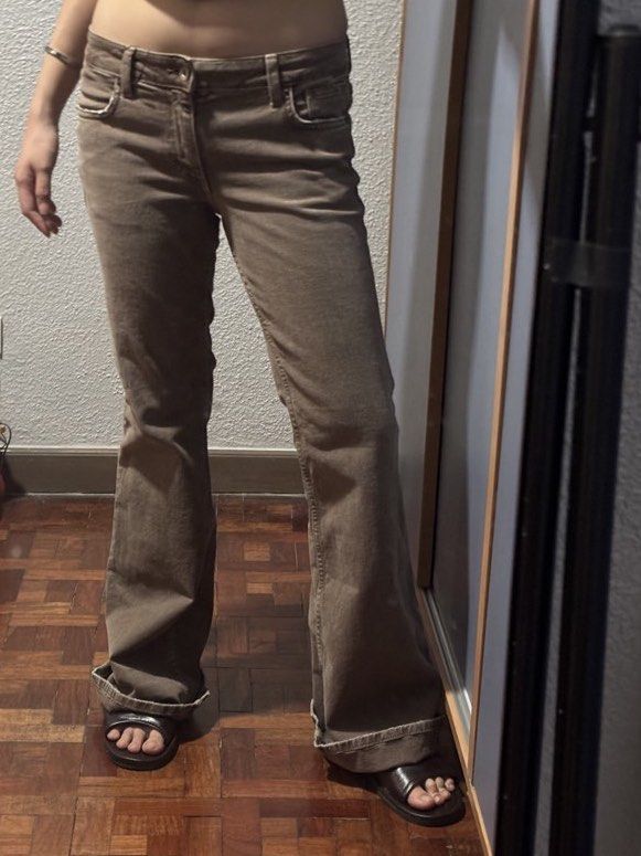 Zara Bootcut Low Rise Flap Pockets Jeans (Category: Jeans) located in Quezon City. Submitted by ada_412 (Listing ID 1433623101, Image 3). Description: - Zara brown bootcut jeans - Low rise - Features flap pockets - Size: 36 EUR / 4 USA / 26 MEX - Regular length - Raw hem detail - New with tags.