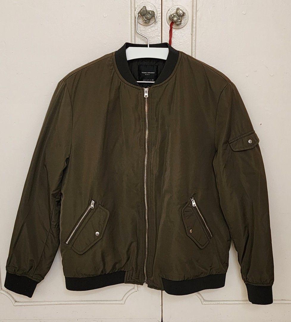 "Zara" Unisex Green Bomber Jacket (Category: Coats, Jackets and Outerwear) located in Manila. Submitted by dtly08 (Listing ID 1435088982, Image 1). Description: .