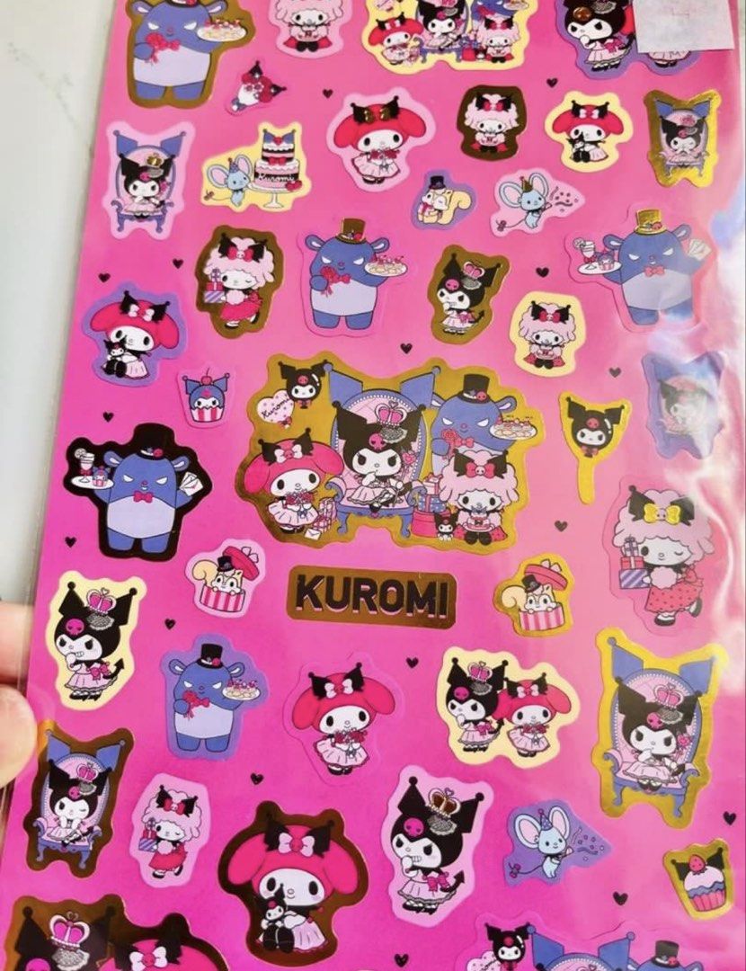 最後 1 張‼️日本🇯🇵MY MELODY KUROMI燙金貼紙💜現貨 正版 SANRIO MY MELODY公仔 KUROMI公仔 SANRIO公仔貼紙 手帳日記 禮物包裝裝飾 生日禮物情人節禮物 日記貼紙 珍藏收藏 CARTOON VALENTINES HALLOWEEN CHRISTMAS STICKER GIFT DECORATIONS BIRTHDAY GIFT （分類：其他周邊）位於 Hong Kong。 由 swroom 提交（商品編號 1429986356，圖片 2）。簡介： 🚚 🎁 只限郵寄運送 🎁 ▫️▫️商品詳情▫️▫️ 💖$55 張，全新未開封 🎁銷情迅速請早訂購，售完即止‼️ 🛍更多卡通精品玩具FOLLOW US ： carousell.com/swroom ▫️▫️購買付款詳情 ▫️▫️ 📥 請 INBOX PM下單購買須提供以下資料 ： 1. 選擇付款方式 : PAYME / FPS / ALIPAYHK 2.選擇郵寄方式： 📮 $5 