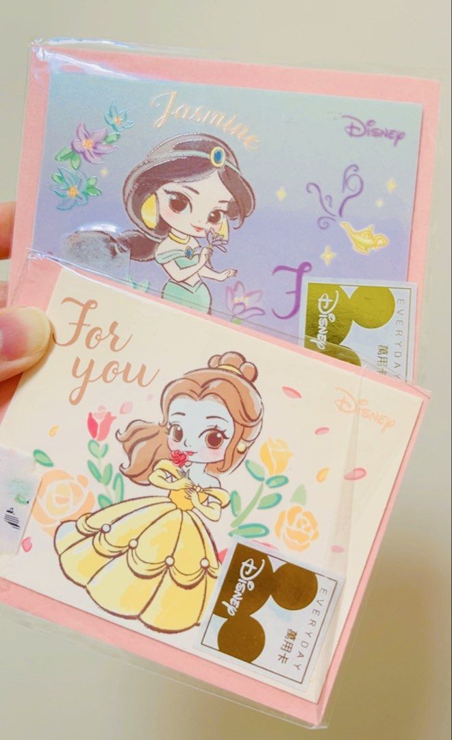 最後 1 張❣️現貨💖公主卡立體卡 💌👸正版 台灣 Q版迪士尼公主 小卡片 玻璃鞋公主 阿拉丁 茉莉 公主 JASMINE公主 立體卡 生日卡結婚 卡示愛卡 聖誕咭 母親節卡 生日咭 聖誕咭 祝福卡 感謝咭 心意卡 求婚 珍藏收藏 DISNEY PRINCESS CHRISTMAS GREETING WEDDING VALENTINES ANNIVERSARY CARD STATIONARY Disney Princess Pop-Up Greeting Cards （分類：郵票及印刷品）位於 Hong Kong。 由 swroom 提交（商品編號 1429989243，圖片 3）。簡介： 🚚 🎁 只限郵寄運送 🎁 ▫️▫️商品詳情▫️▫️ 💝 $55 張 ，全新未拆封 ❣️ 節日銷情迅速請早訂購售完即止❣️ 🛍更多最新禮品玩具 follow us ： carousell.com/swroom ▫️▫️購買付款詳情 ▫️▫️ 📥 請 INBOX PM下單購買須提供以下資