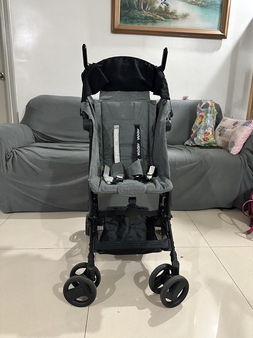 Akeeva Ultra Pocket Stroller (Category: Strollers) located in Quezon City. Submitted by fluffy.o (Listing ID 1430001619, Image 3). Description: Used with care Still in very good condition No issues.