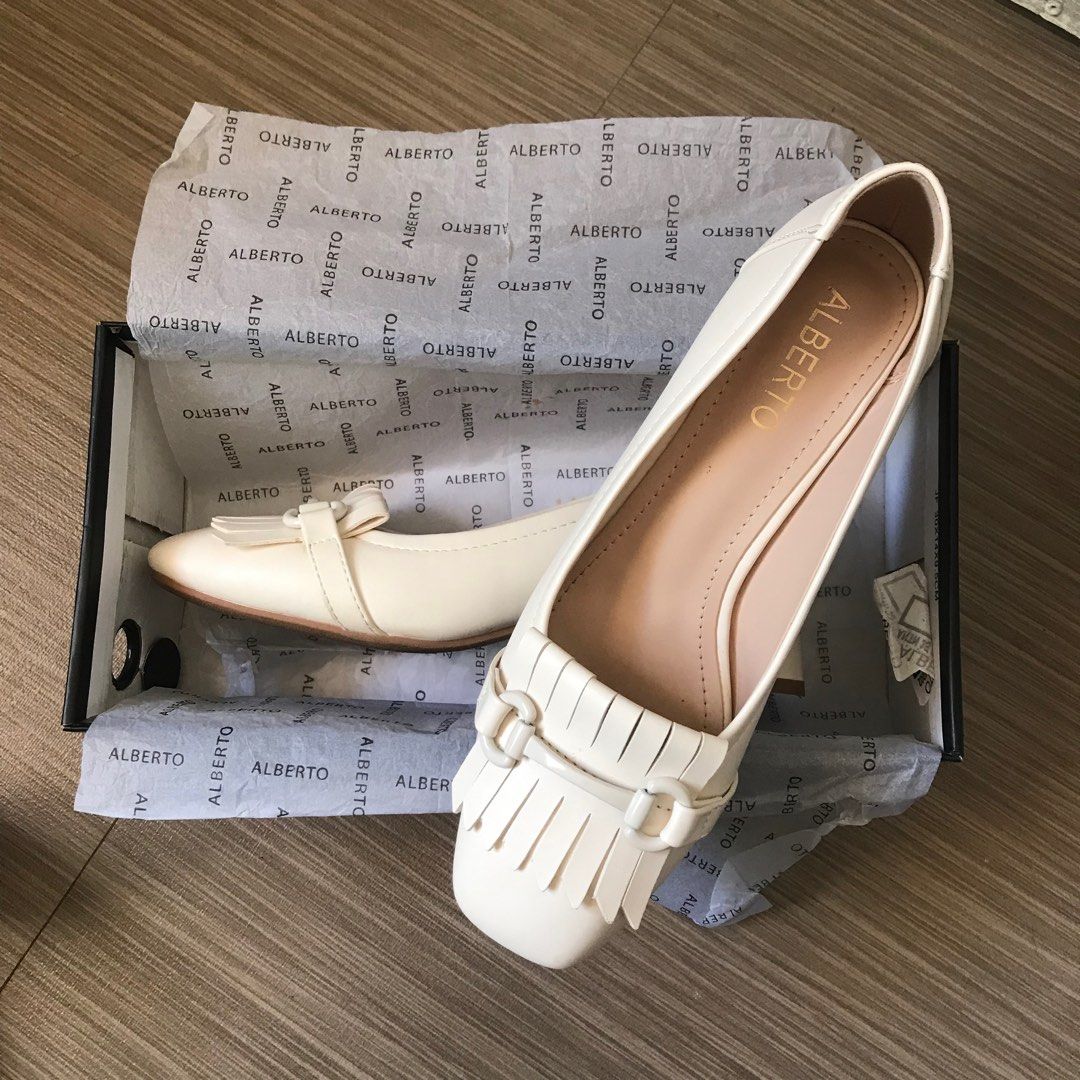 Alberto Cream Poppy Block Heels (Category: Heels) located in Marikina City. Submitted by altvxz (Listing ID 1429848103, Image 2). Description: Used only once, heel height is 2 inches. No flaws! Super in good condition :) Comes with original box. Freebies are excluded in this listing :).