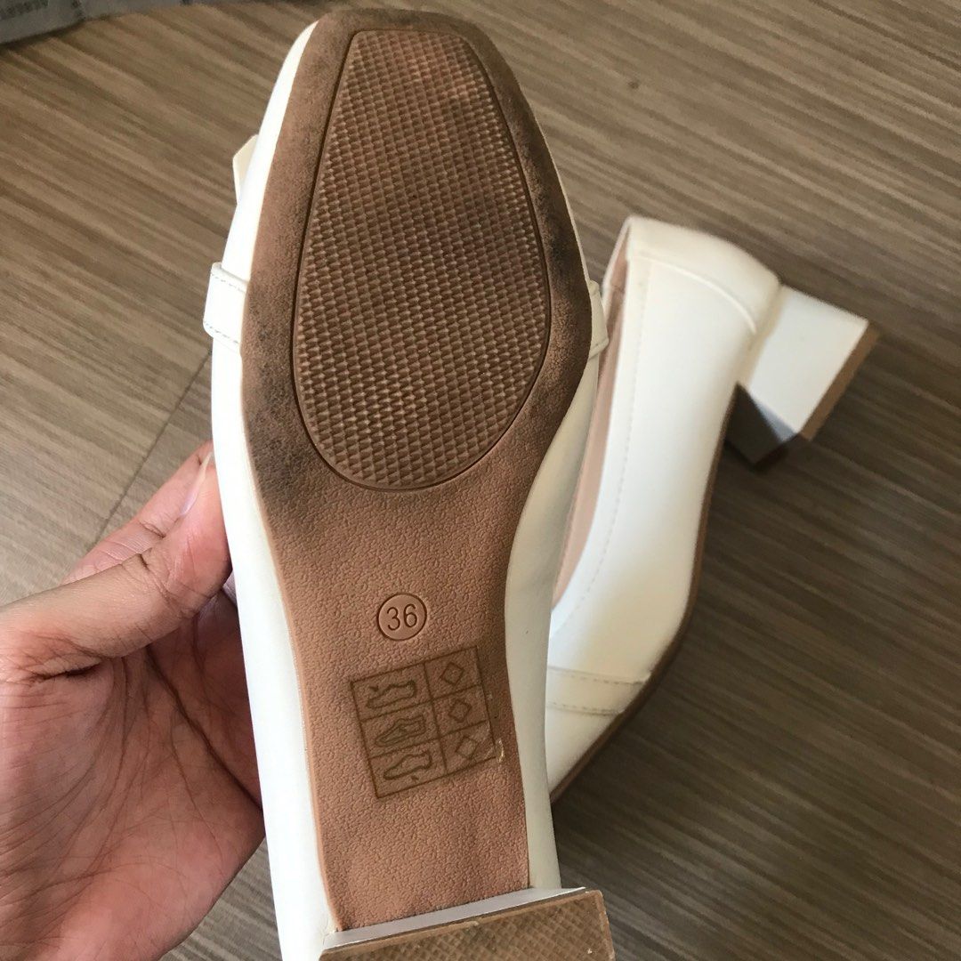 Alberto Cream Poppy Block Heels (Category: Heels) located in Marikina City. Submitted by altvxz (Listing ID 1429848103, Image 3). Description: Used only once, heel height is 2 inches. No flaws! Super in good condition :) Comes with original box. Freebies are excluded in this listing :).