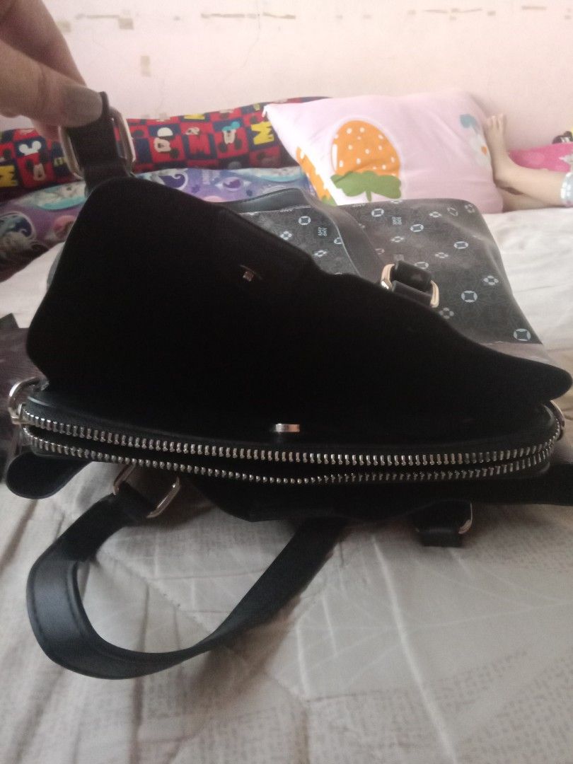 Amphora Tote Bag with Shoulder Strap (Category: Tote Bags) located in Bulacan. Submitted by chubbylicious (Listing ID 1429839501, Image 3). Description: good as new wlang issue payment first plus sf .
