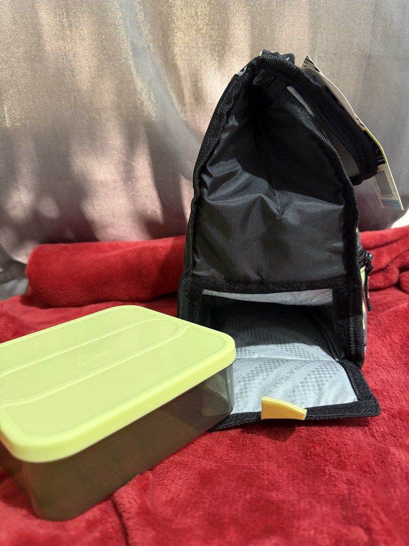 Arctic Zone Power Pack Lunch Pack with food container (Category: Food Organization & Storage) located in Marikina City. Submitted by s.cyrelle2202 (Listing ID 1429855782, Image 3). Description: Brand new from US, insulated lunch bag with food container for school or office use I have 2pcs available. P500 each or P900 for both.