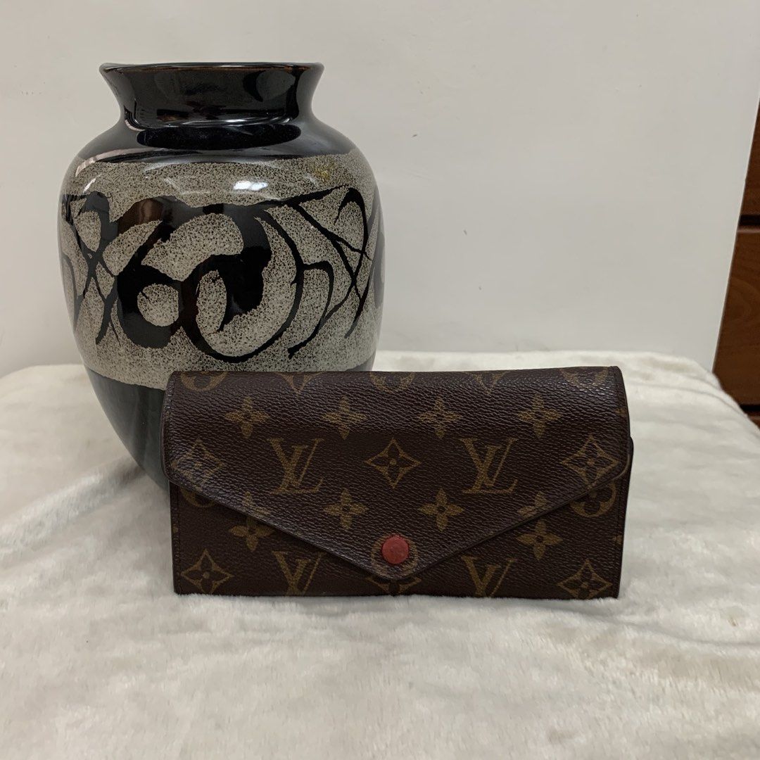 Authentic preloved Louis Vuitton Monogram Wallet (Category: Luxury Bags & Wallets) located in San Pablo. Submitted by iamtrina (Listing ID 1429893508, Image 1). Description: - Authentic preloved Louis Vuitton Monogram Wallet. - Features the iconic Monogram canvas. - Classic and stylish design. - Pre-loved condition. - Perfect for everyday use. With initials TN.