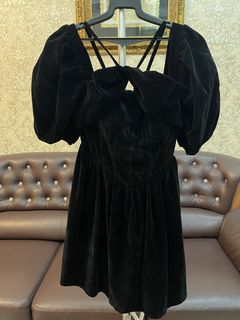 (Category: ) located in . Submitted by ezcloset (Listing ID 1429932157, Image 1). Description: .