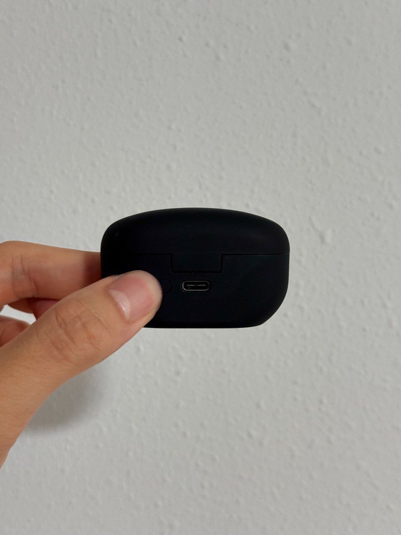 Black Wireless Earbuds with Charging Case416779693720883201