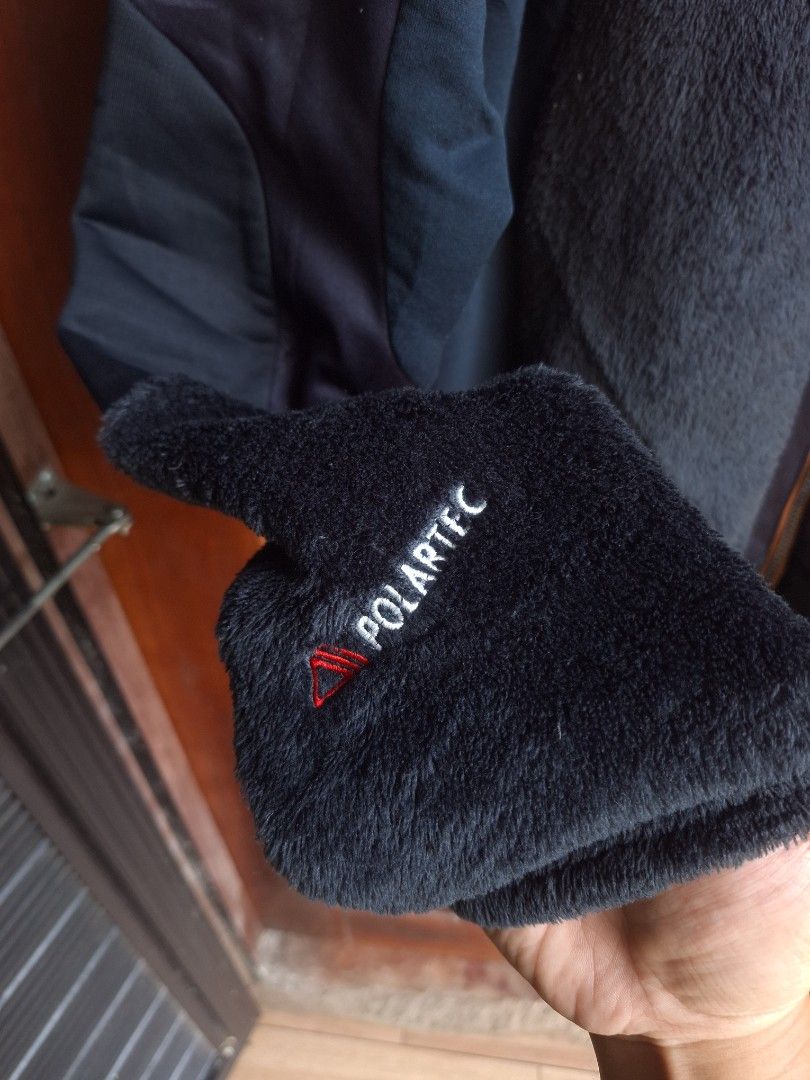 BlackYak Polartec Himalayan Extreme (Category: Coats, Jackets and Outerwear) located in Kidapawan. Submitted by mikazzled (Listing ID 1429896610, Image 2). Description: BlackYak Polartec Himalayan Extreme Size: L Dimes: L-28in W-22in No Issue Need wash only Condition: 9.5/10 Color: 10/10 • Polartec Fabric • YKK ZIPPERS • HIMALAYAN EXTREME EDITION 380+SF MOP: GCASH.