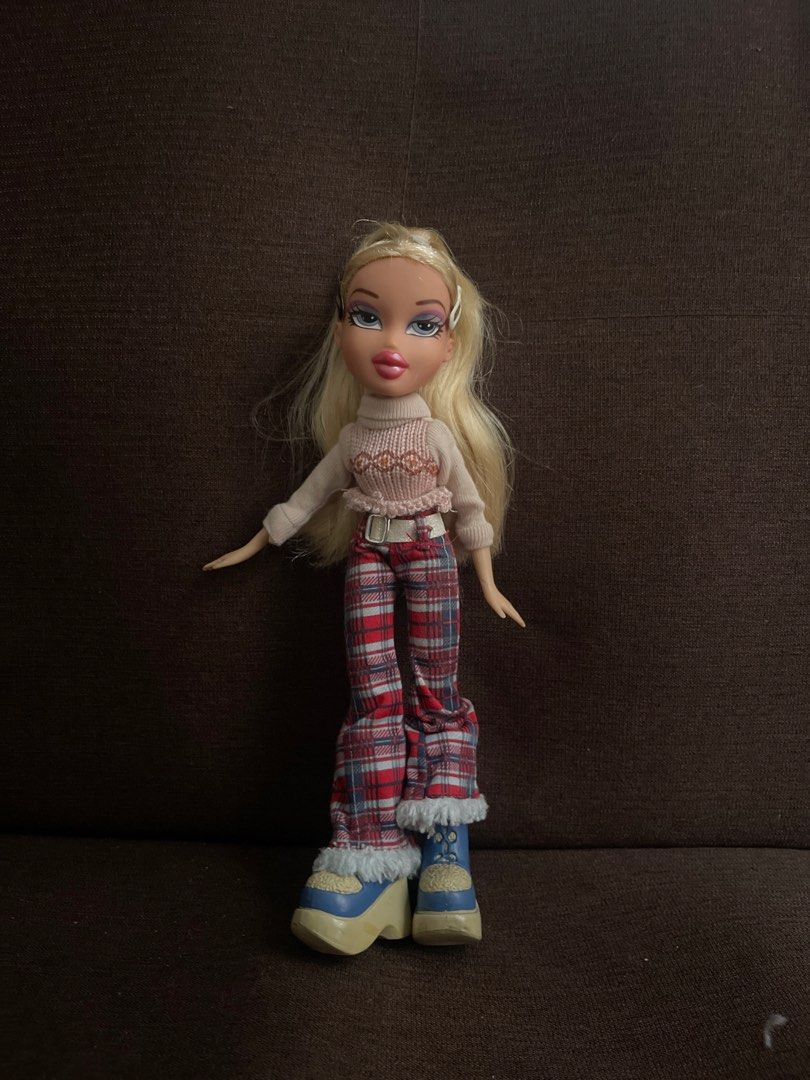 Bratz Doll with Blonde Hair (Category: Kids Toys) located in Manila. Submitted by helllodollie (Listing ID 1429841851, Image 1). Description: .