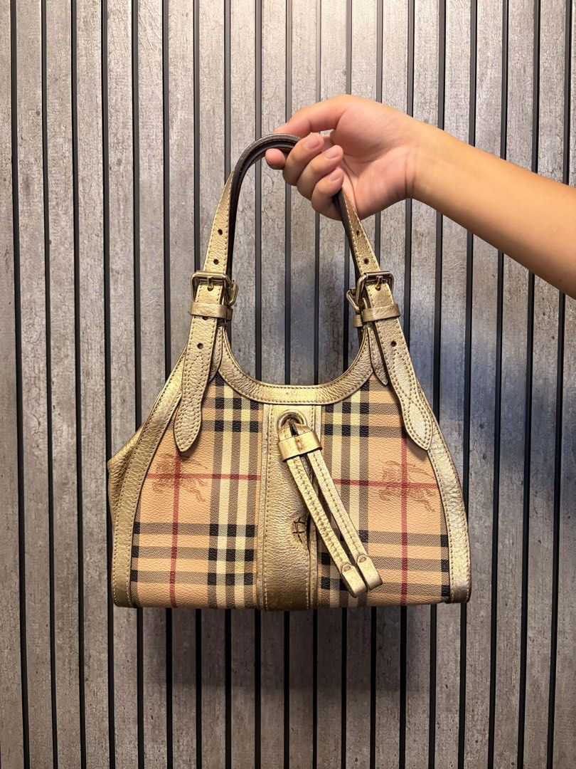 Original Burberry Checkered Shoulder Bag (Category: Luxury Bags & Wallets) located in Rizal. Submitted by bingbong21 (Listing ID 1429844163, Image 1). Description: Burberry Haymarket Check Ashbury shoulder bag -original -as is. no other inclusion 🛍️ Shop Policy To keep every transaction fair and transparent, please read our policy before purchasing. * No Return, No Refund. All sales are final. * Every item is photographed in detail, including an