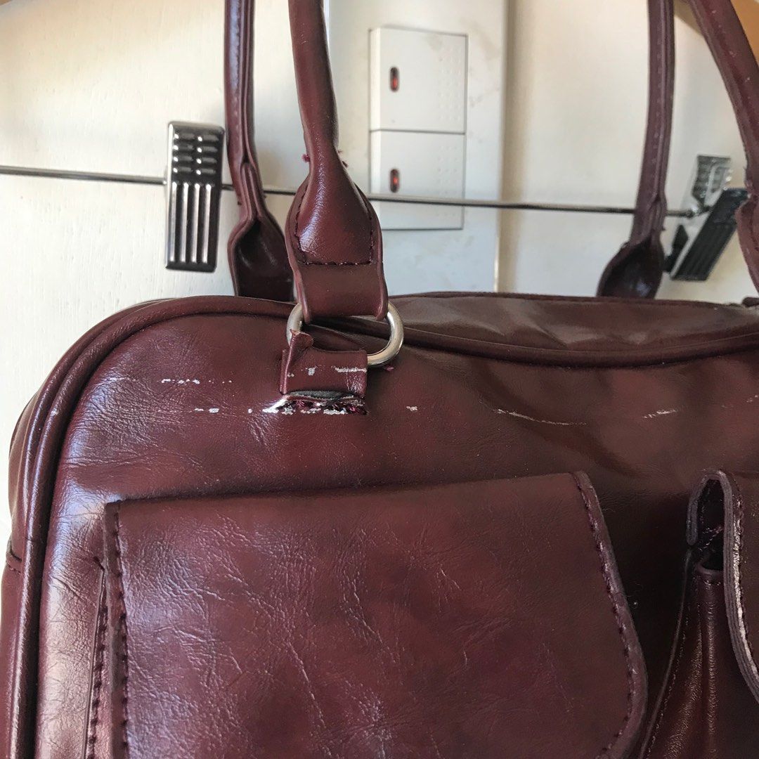 Burgundy Maroon Red Leather Shoulder Bag (Category: Shoulder Bags) located in Marikina City. Submitted by altvxz (Listing ID 1429847500, Image 2). Description: Has minimal stains (can be repaired on shops or can be removed with Wipe Out) Can give it for free if purchasing ₱500 above :).