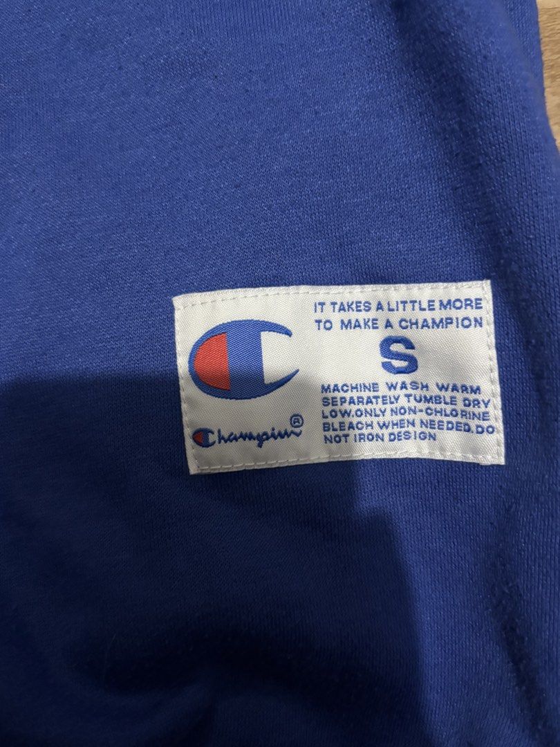 Champion Crewneck Sweatshirt - Blue - Small (Category: Coats, Jackets and Outerwear) located in Angeles City. Submitted by tk_.collections (Listing ID 1429989804, Image 1). Description: Rfs: Matagal na di ginagamit NO ISSUE (Bigay pa ng ex ko yan) .