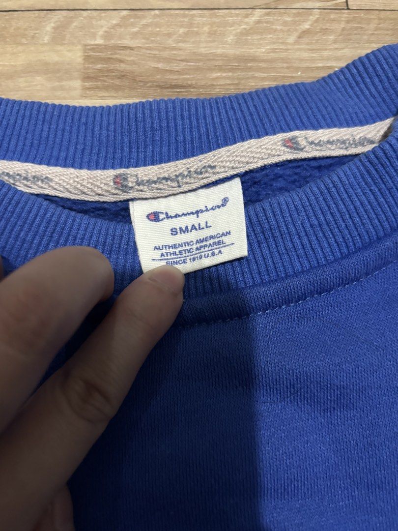 Champion Crewneck Sweatshirt - Blue - Small (Category: Coats, Jackets and Outerwear) located in Angeles City. Submitted by tk_.collections (Listing ID 1429989804, Image 3). Description: Rfs: Matagal na di ginagamit NO ISSUE (Bigay pa ng ex ko yan) .