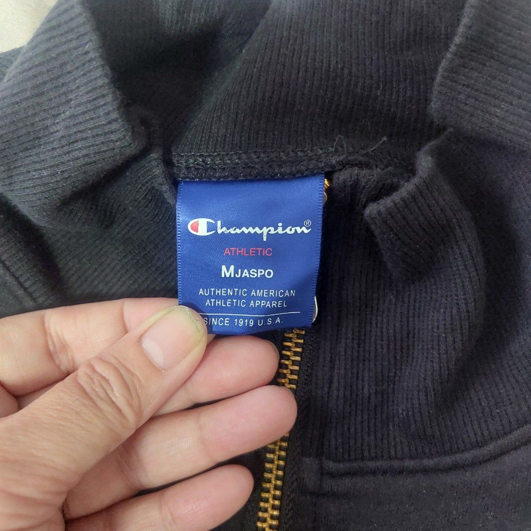 Champion Jacket (Category: Coats, Jackets and Outerwear) located in Antipolo. Submitted by uncovidspace (Listing ID 1429880139, Image 3). Description: Fits medium to large .