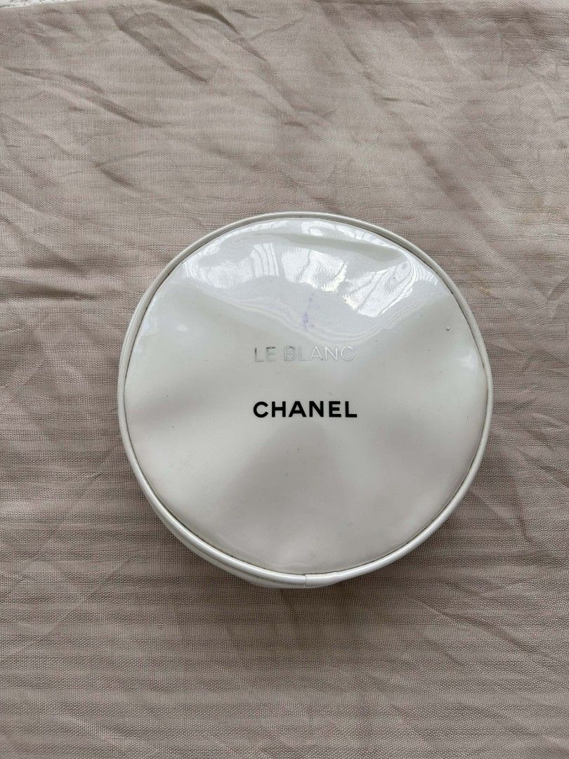 Chanel Le Blanc Cosmetic Pouch (Category: Luxury Bags & Wallets) located in Calamba. Submitted by merrymerida (Listing ID 1429876767, Image 1). Description: White, round cosmetic pouch from Chanel. The pouch features the "Le Blanc" logo and the Chanel brand name on the front. It has a zipper closure and a white interior..