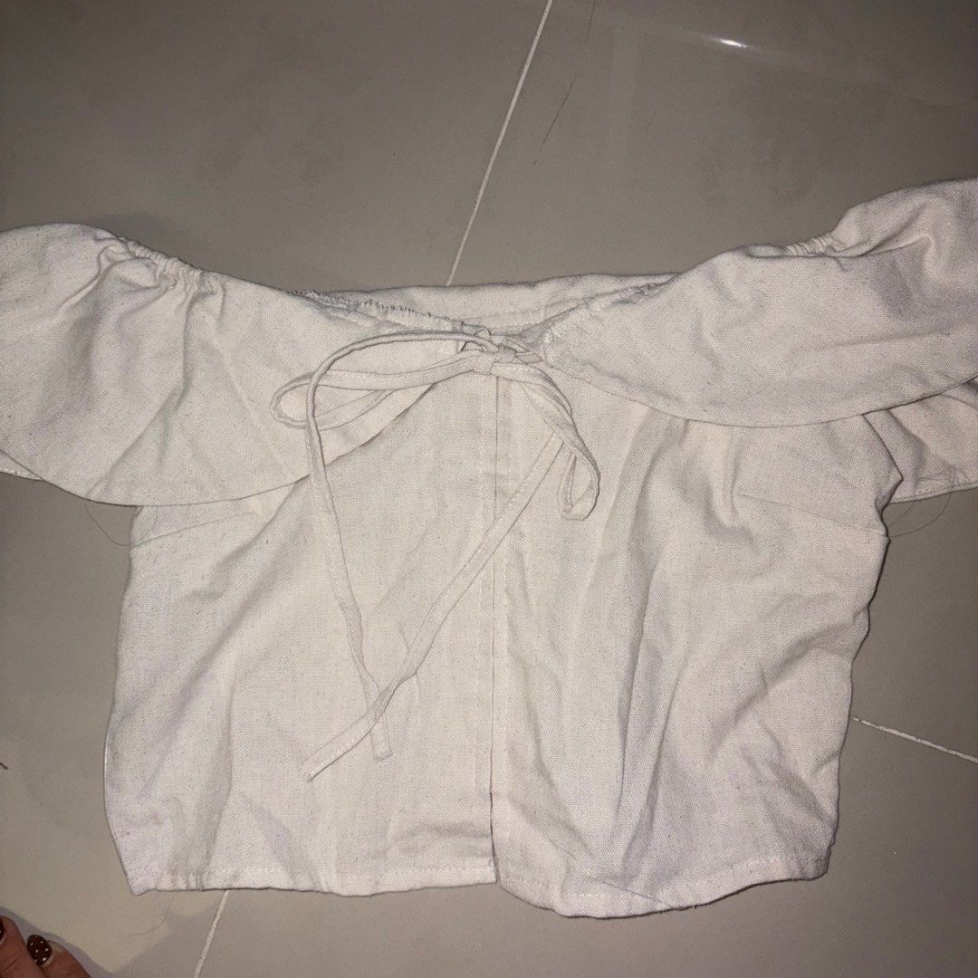 Chéri Linen Off Shoulder Top (Category: Blouses) located in Manila. Submitted by matchacoded (Listing ID 1429978151, Image 2). Description: - Free size but fits small - A vietnam pasabuy, used once (From the brand cheri) - Rfs: Not my style .